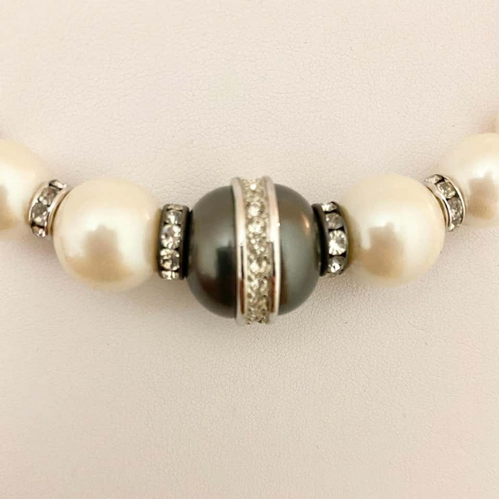 1980s Yves Saint Laurent Pearl Necklace - Picture 4 of 6